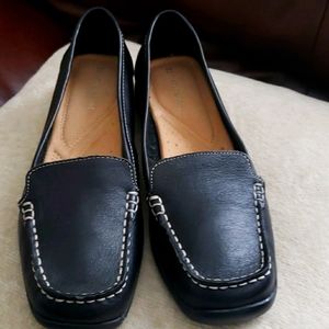 Naturalizer black loafers 9.5